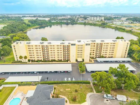 700 Mirror Terrace NW Winter Haven FL 33881