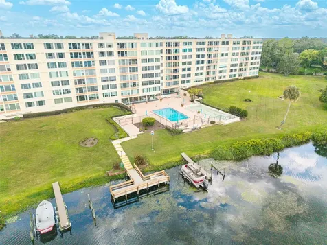 700 Mirror Terrace NW Winter Haven FL 33881