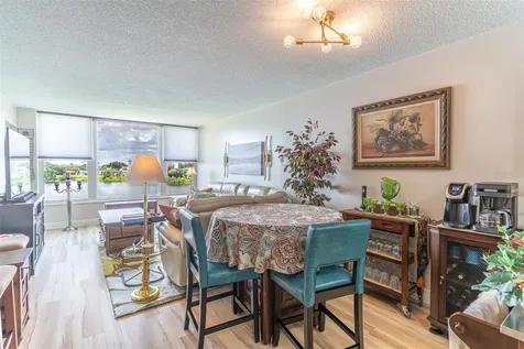 700 Mirror Terrace NW Winter Haven FL 33881