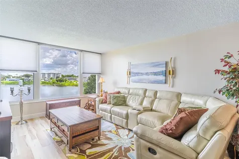 700 Mirror Terrace NW Winter Haven FL 33881