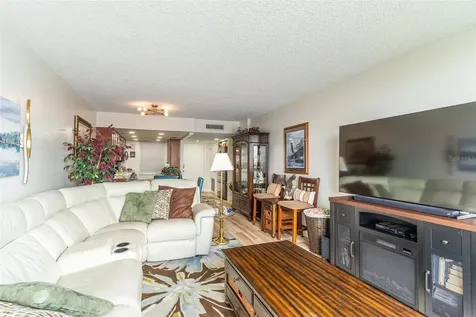 700 Mirror Terrace NW Winter Haven FL 33881