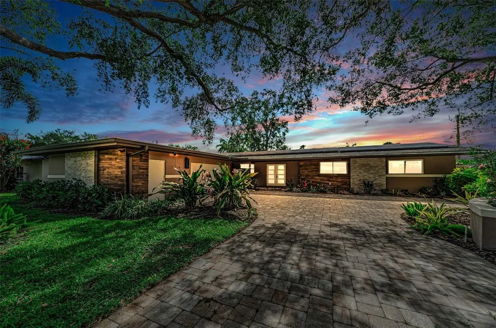 861 Rafael Boulevard NE St Petersburg FL 33704