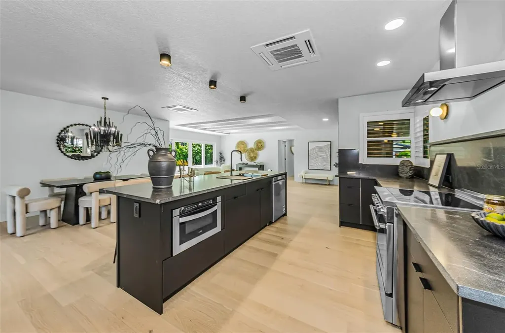 861 Rafael Boulevard NE St Petersburg FL 33704