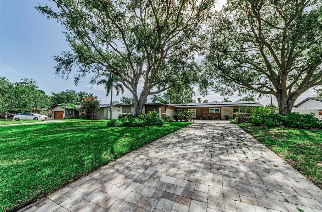 861 Rafael Boulevard NE St Petersburg FL 33704