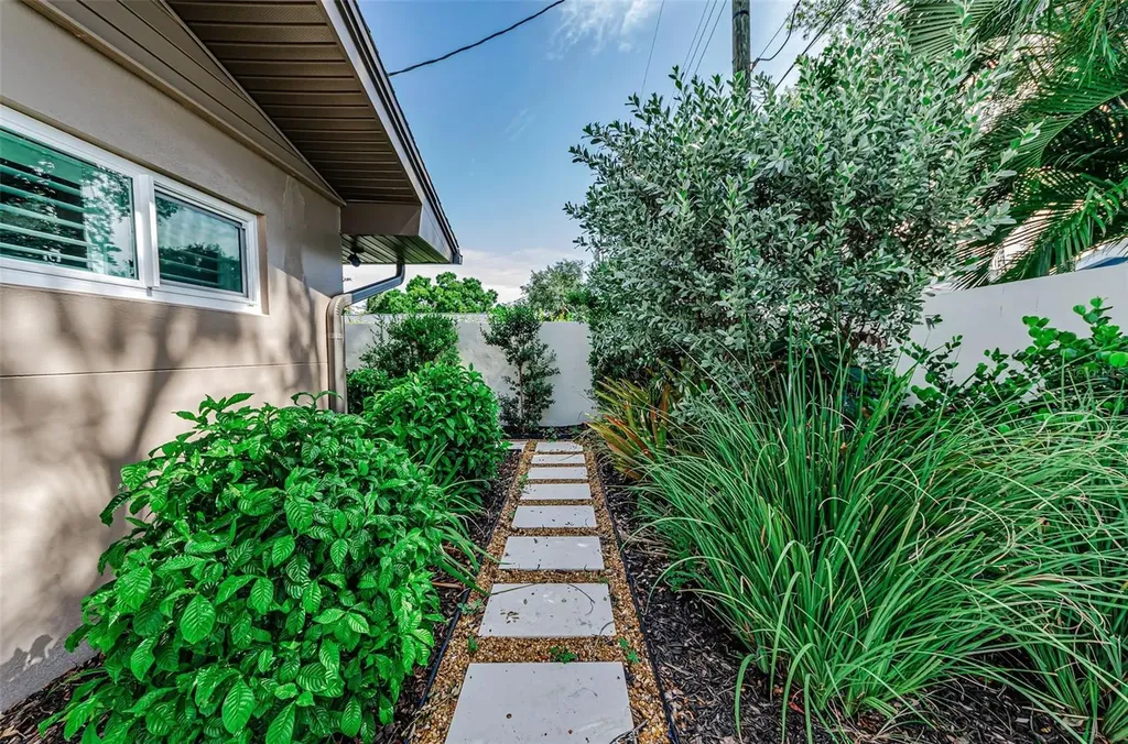 861 Rafael Boulevard NE St Petersburg FL 33704