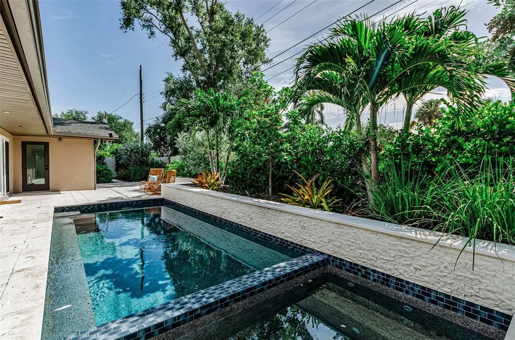 861 Rafael Boulevard NE St Petersburg FL 33704