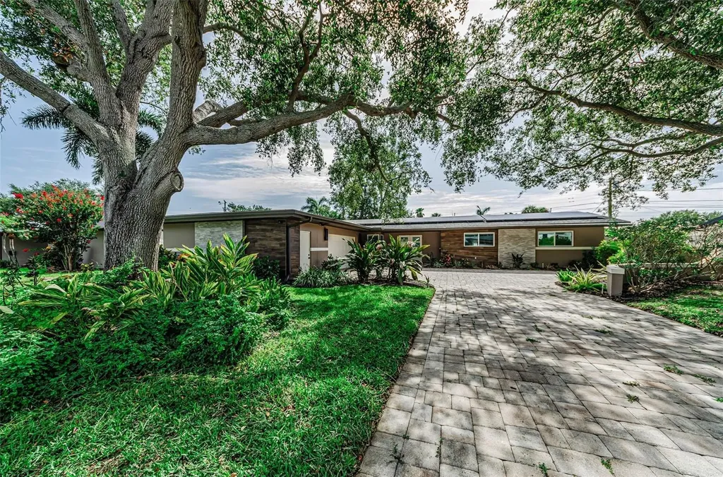 861 Rafael Boulevard NE St Petersburg FL 33704