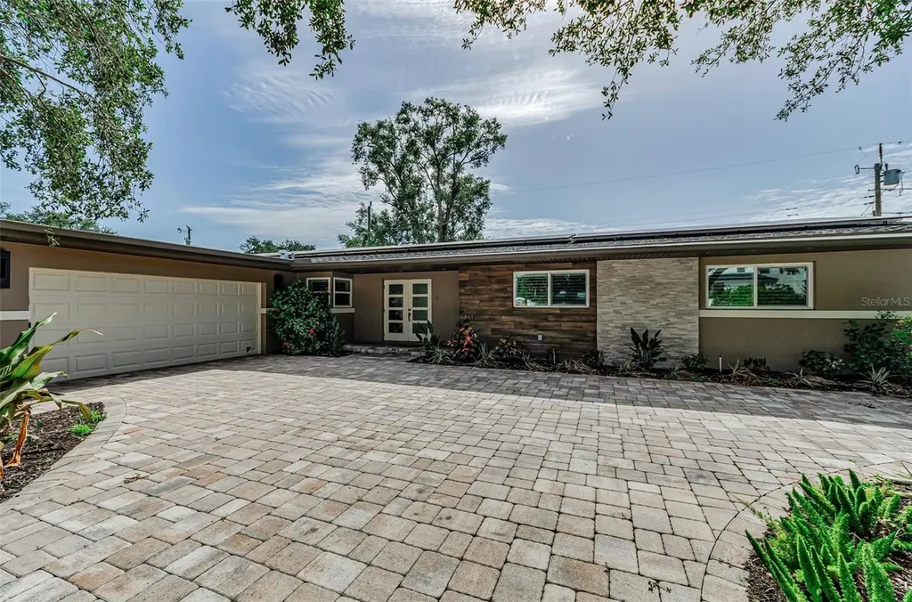 861 Rafael Boulevard NE St Petersburg FL 33704