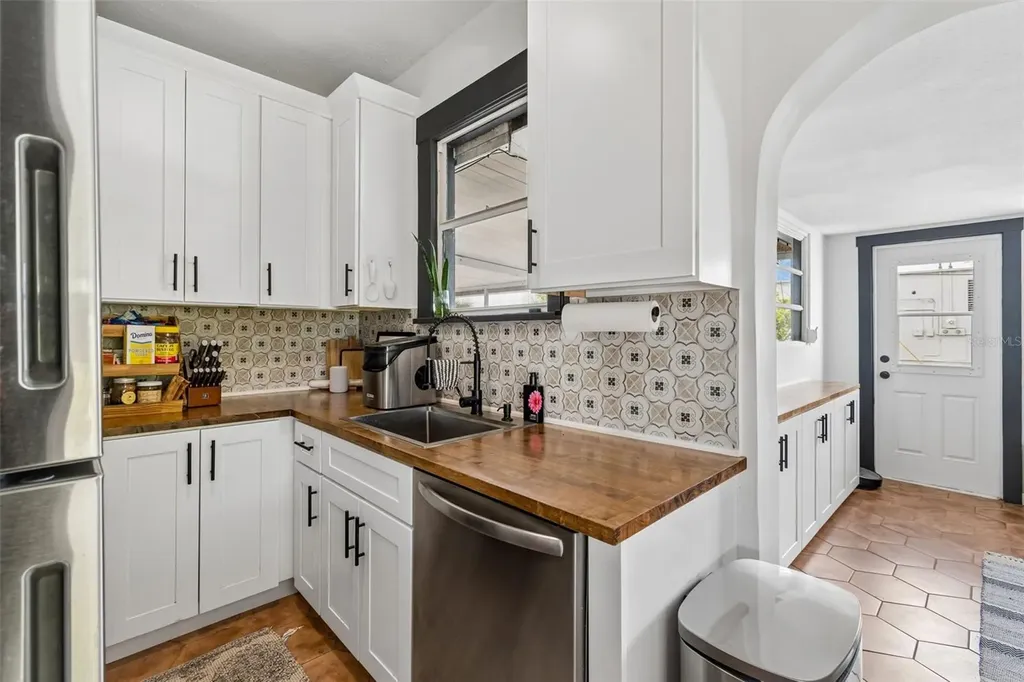 2835 18th Avenue N St Petersburg FL 33713