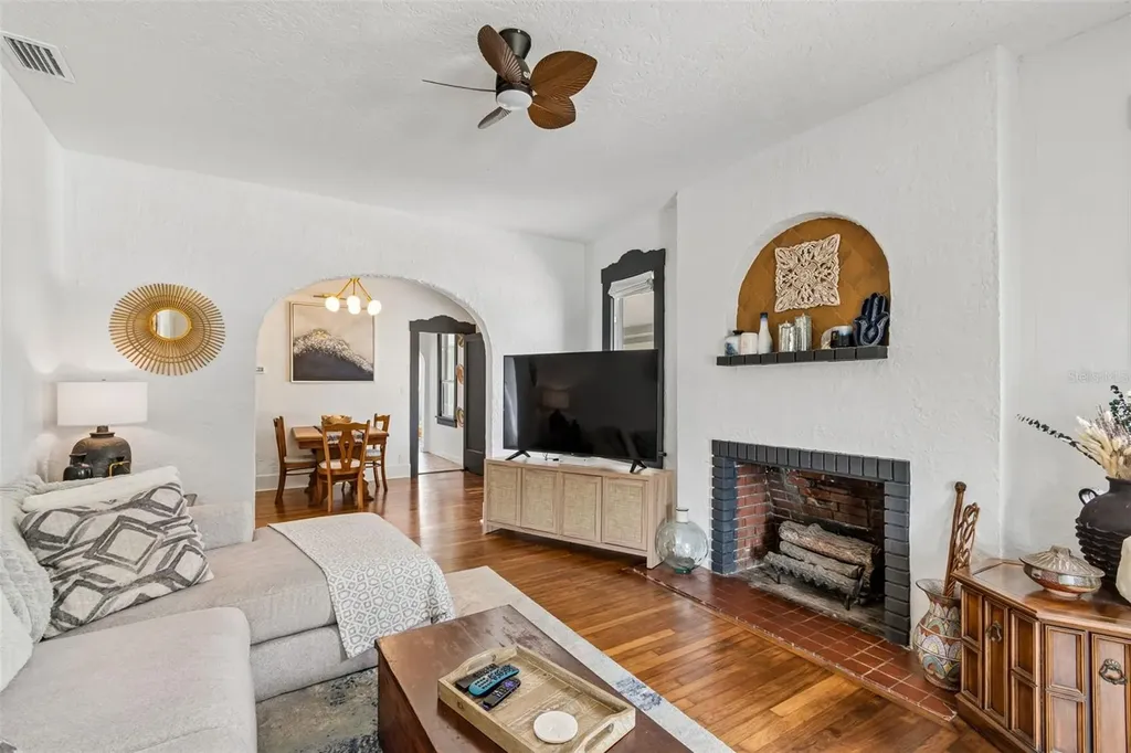 2835 18th Avenue N St Petersburg FL 33713