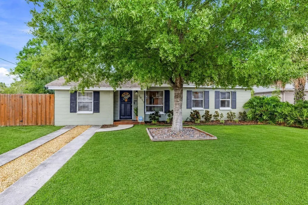 3913 W Wallace Avenue Tampa FL 33611