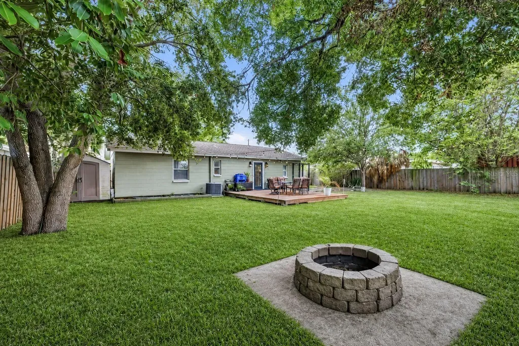 3913 W Wallace Avenue Tampa FL 33611
