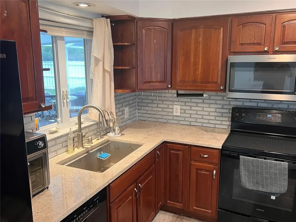 4127 28th Avenue N St Petersburg FL 33713