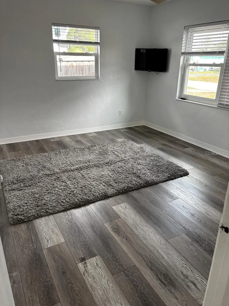 4127 28th Avenue N St Petersburg FL 33713