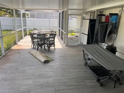 4127 28th Avenue N St Petersburg FL 33713