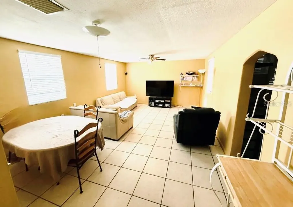 3306 W Burke Street Tampa FL 33614
