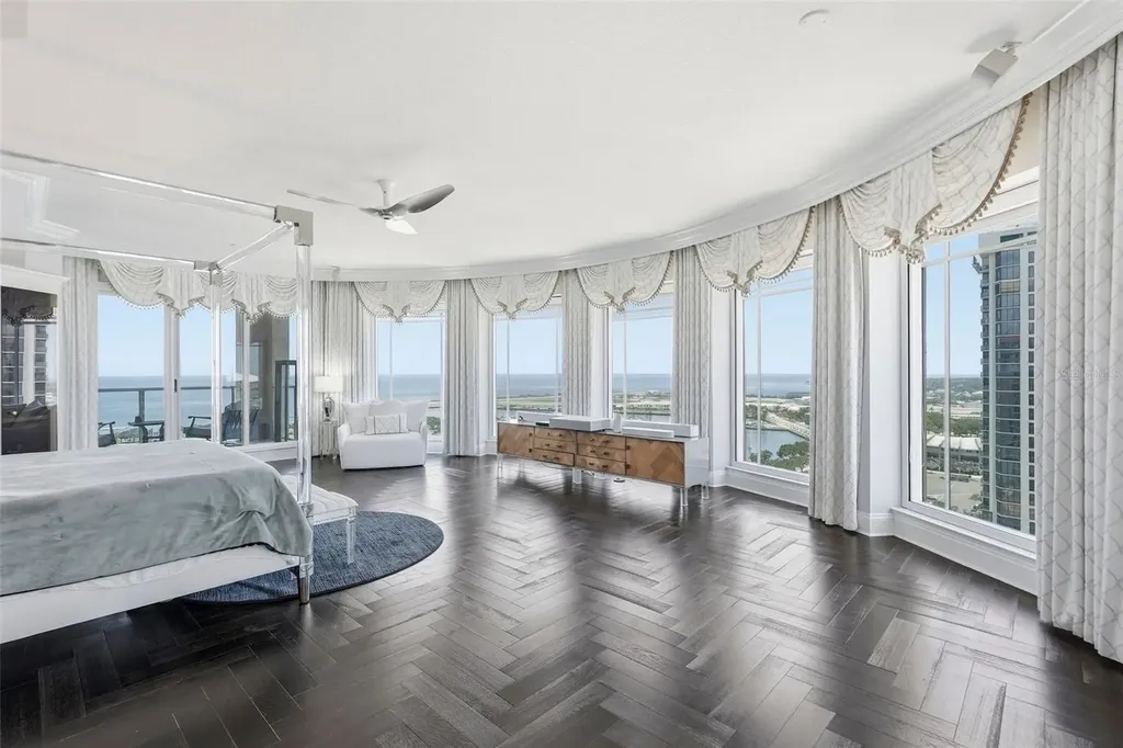 100 Beach Drive NE St Petersburg FL 33701