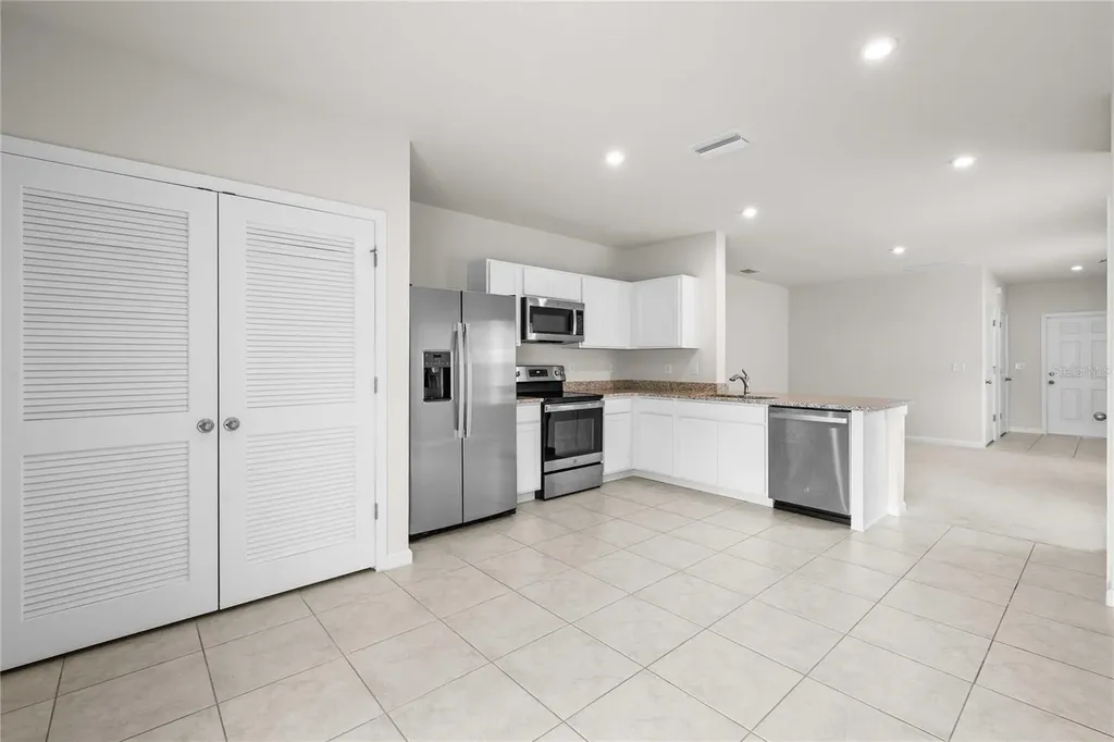 35155 Jomar Avenue Zephyrhills FL 33541