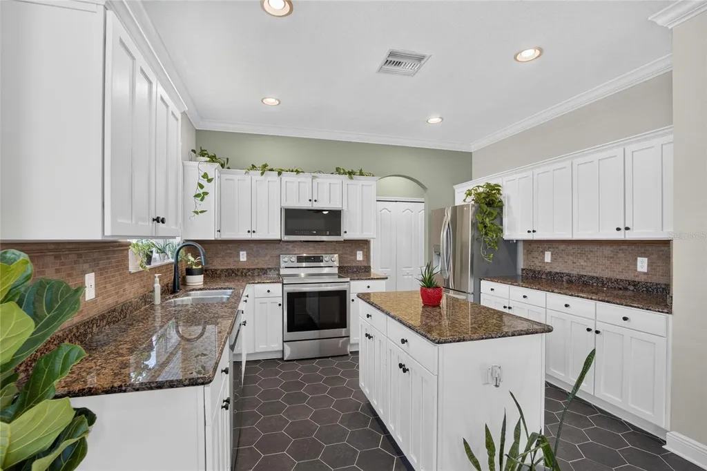4205 Knob Lake Court Tampa FL 33619