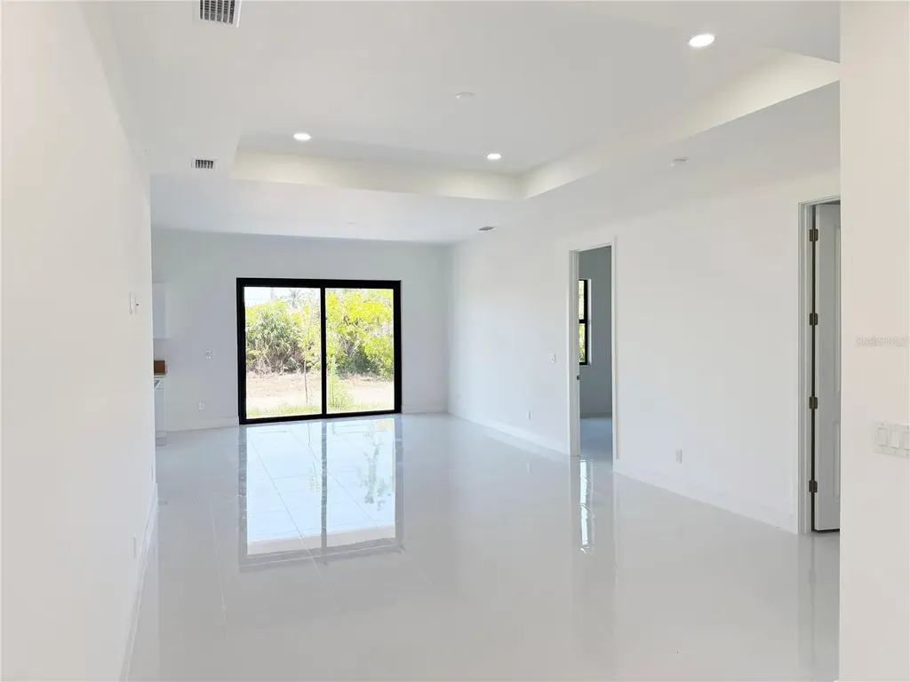2725 Embers Parkway W Cape Coral FL 33993