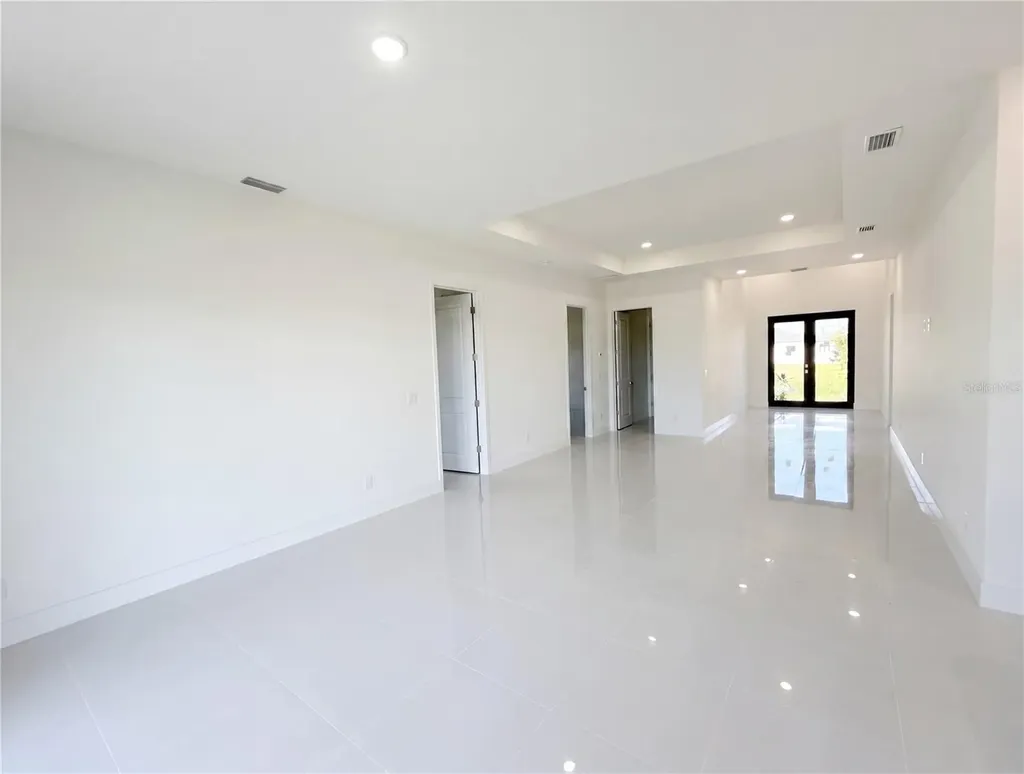 2725 Embers Parkway W Cape Coral FL 33993