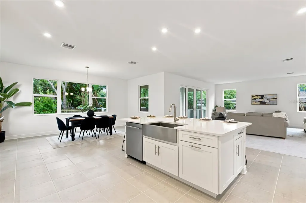 4614 W Euclid Avenue Tampa FL 33629