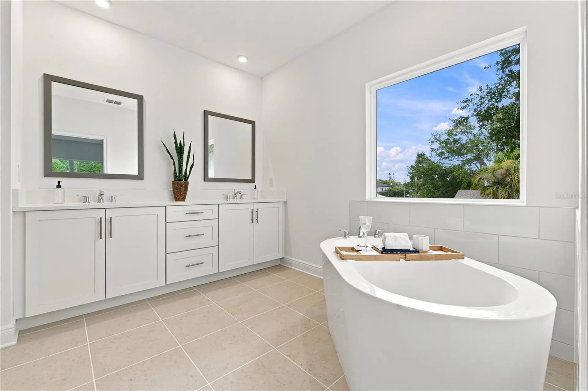 4614 W Euclid Avenue Tampa FL 33629