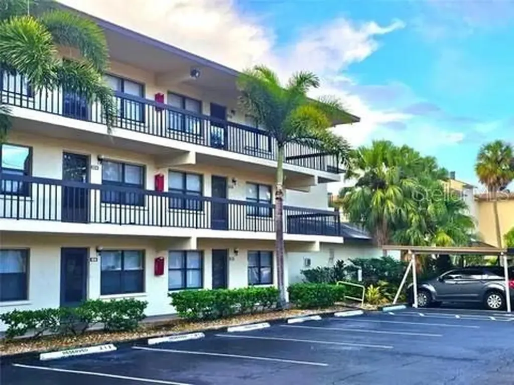 425 30th Avenue W Bradenton FL 34205