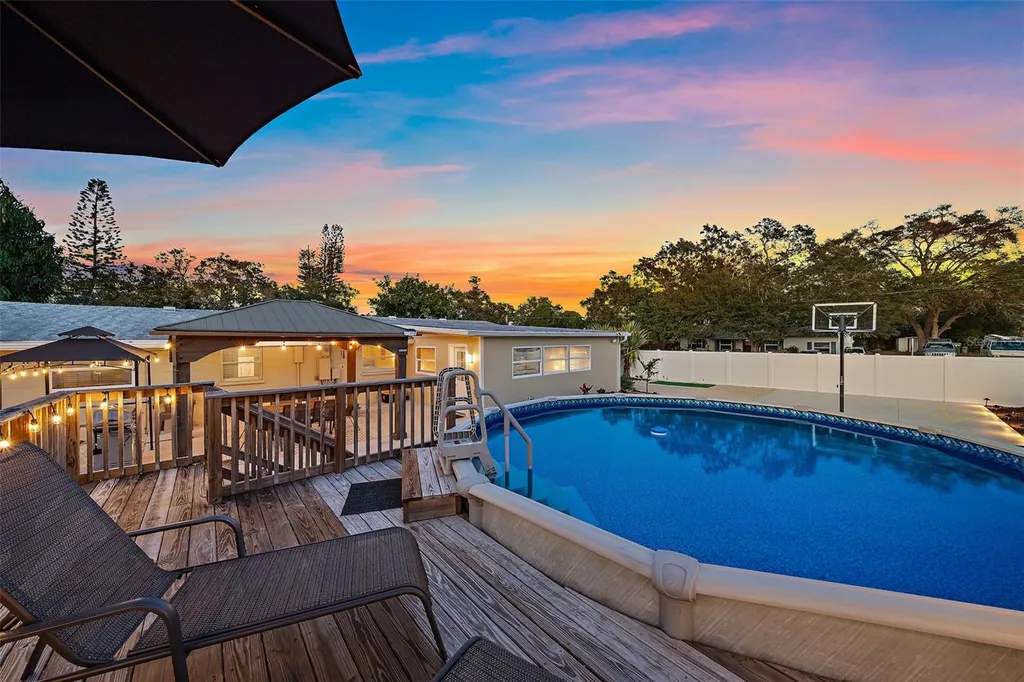 3376 7th Street Sarasota FL 34237