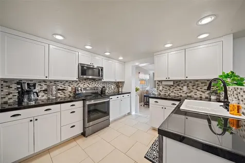 3376 7th Street Sarasota FL 34237
