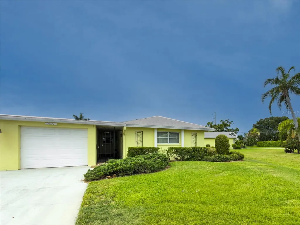 7011 10th Avenue W Bradenton FL 34209