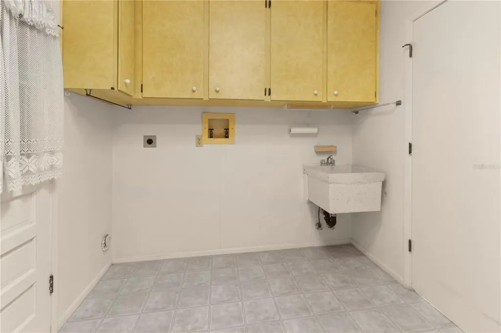 7011 10th Avenue W Bradenton FL 34209