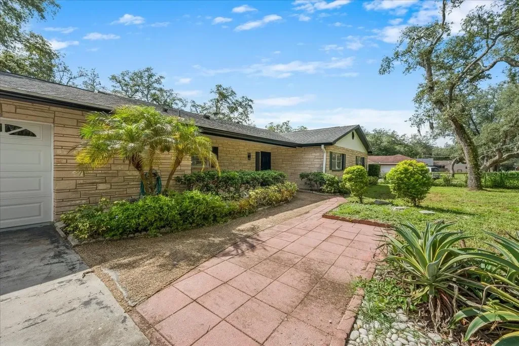 12301 N 53rd Street Temple Terrace FL 33617