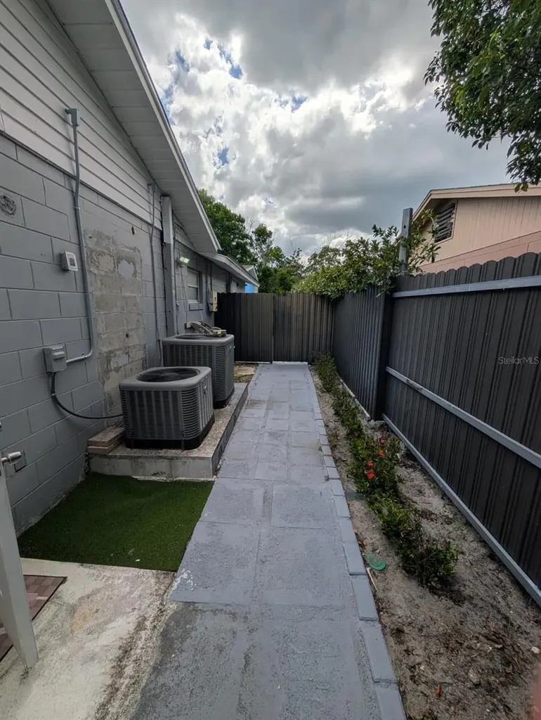 718 Park Manor Drive Orlando FL 32825