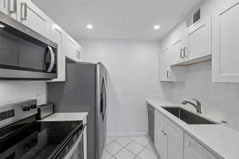 117 7th Street N Bradenton Beach FL 34217