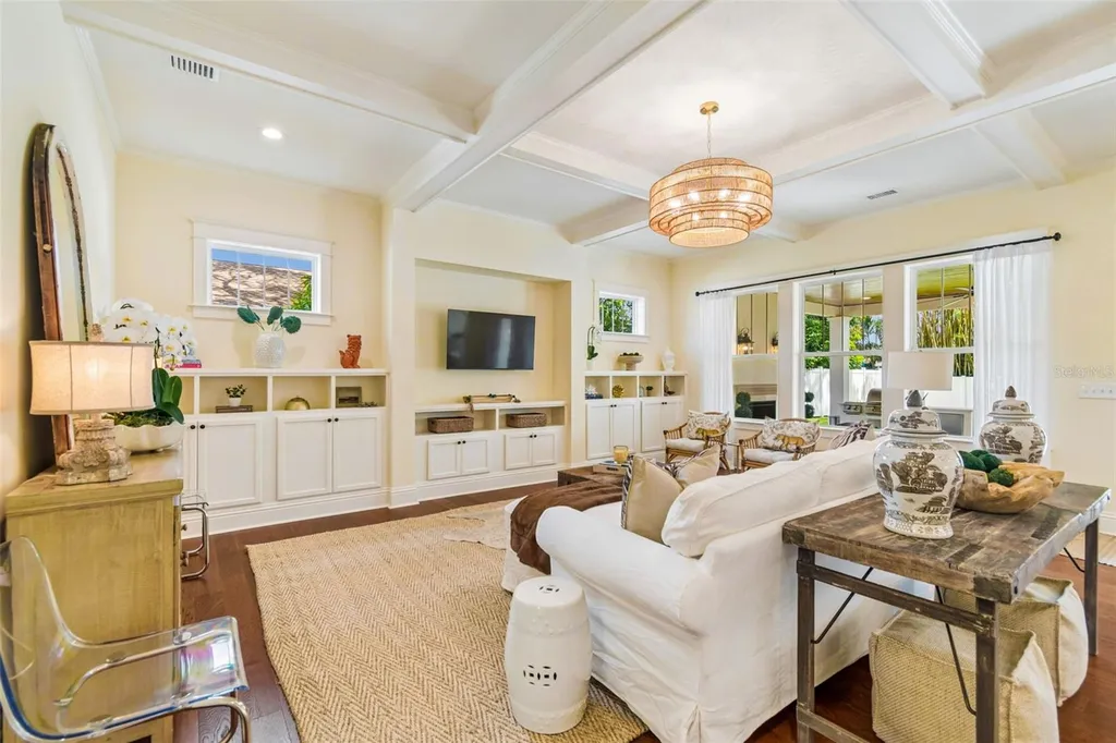 706 W Peninsular Street Tampa FL 33603