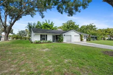 125 N Rhodes Street Mount Dora FL 32757