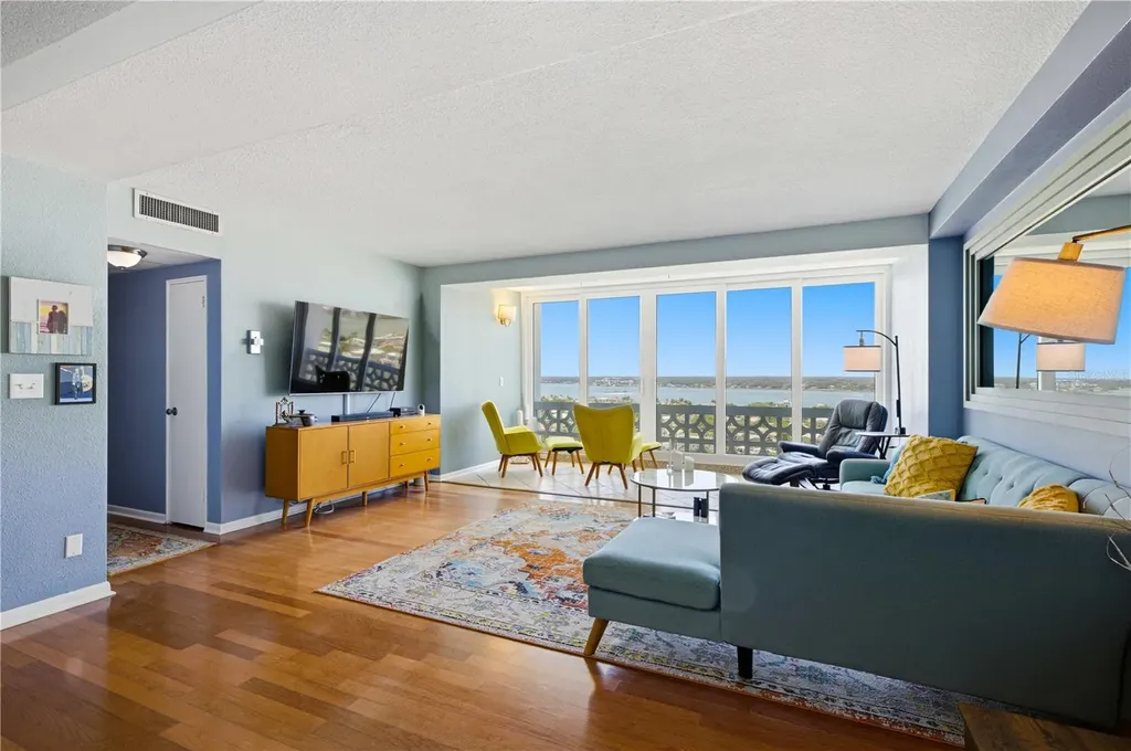31 Island Way Clearwater FL 33767