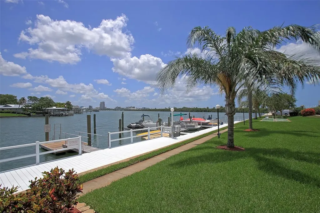 31 Island Way Clearwater FL 33767