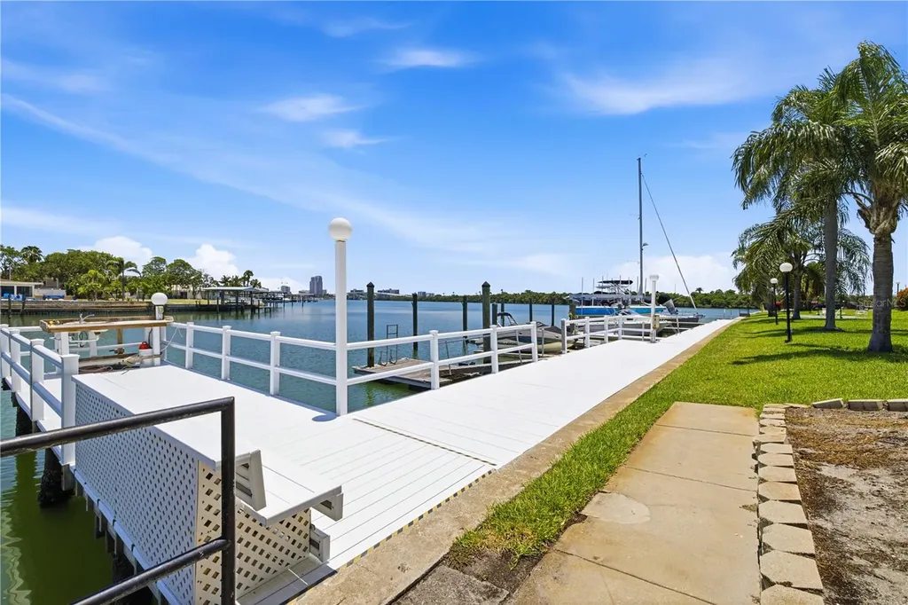 31 Island Way Clearwater FL 33767