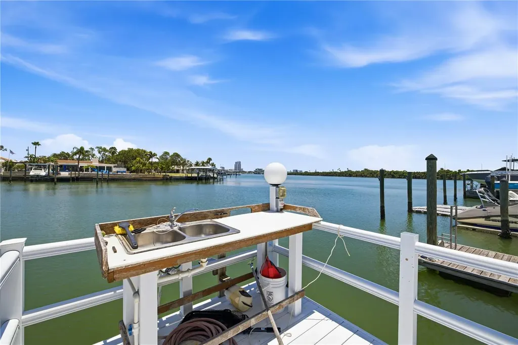 31 Island Way Clearwater FL 33767