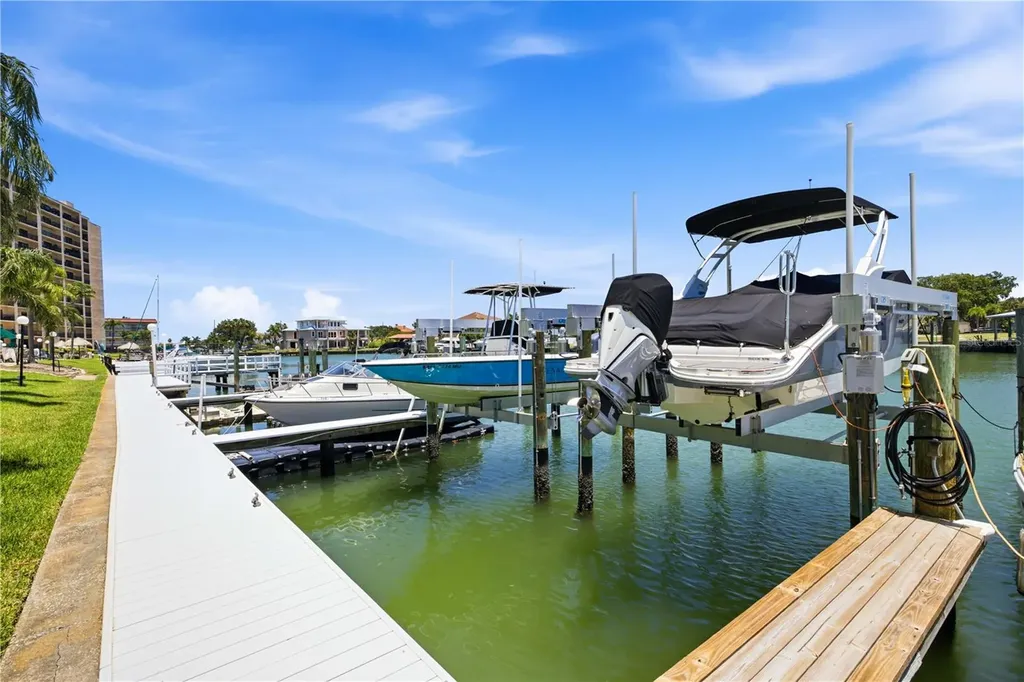 31 Island Way Clearwater FL 33767