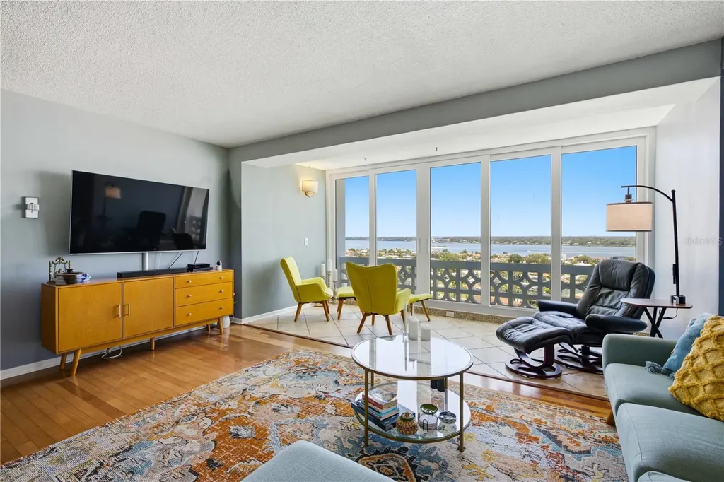 31 Island Way Clearwater FL 33767
