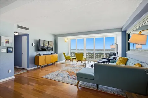 31 Island Way Clearwater FL 33767