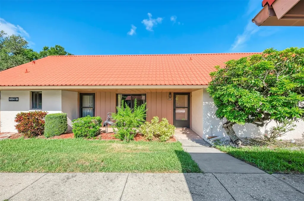 6698 Draw Lane Sarasota FL 34238