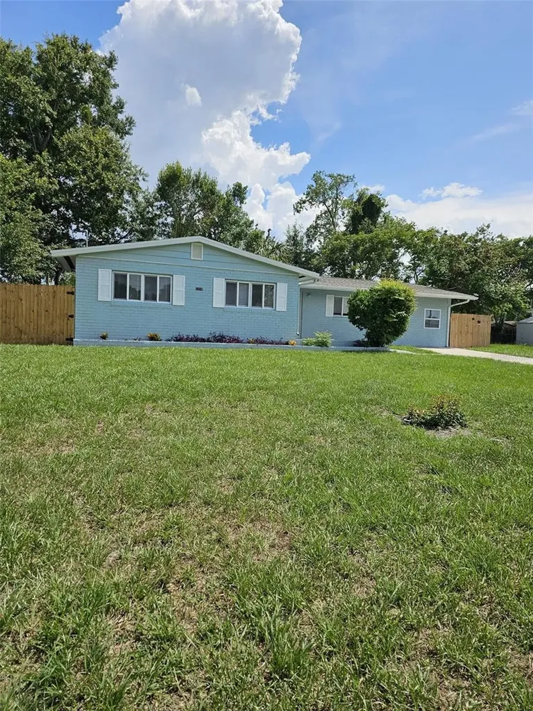 1216 Dickens Avenue Orlando FL 32809
