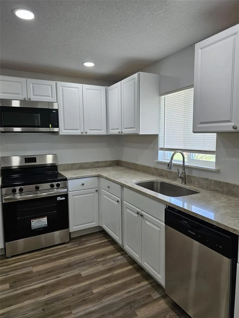 1216 Dickens Avenue Orlando FL 32809