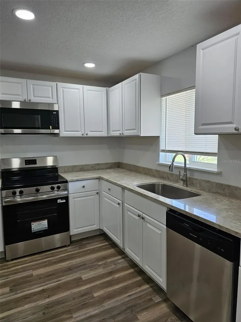 1216 Dickens Avenue Orlando FL 32809