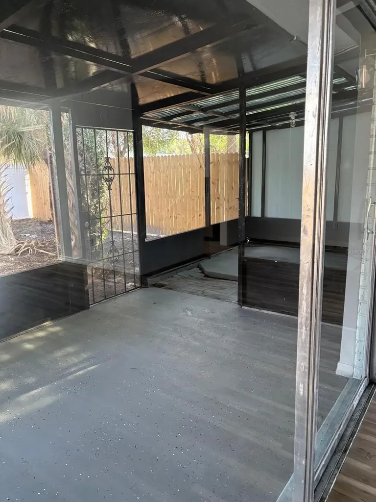 1216 Dickens Avenue Orlando FL 32809