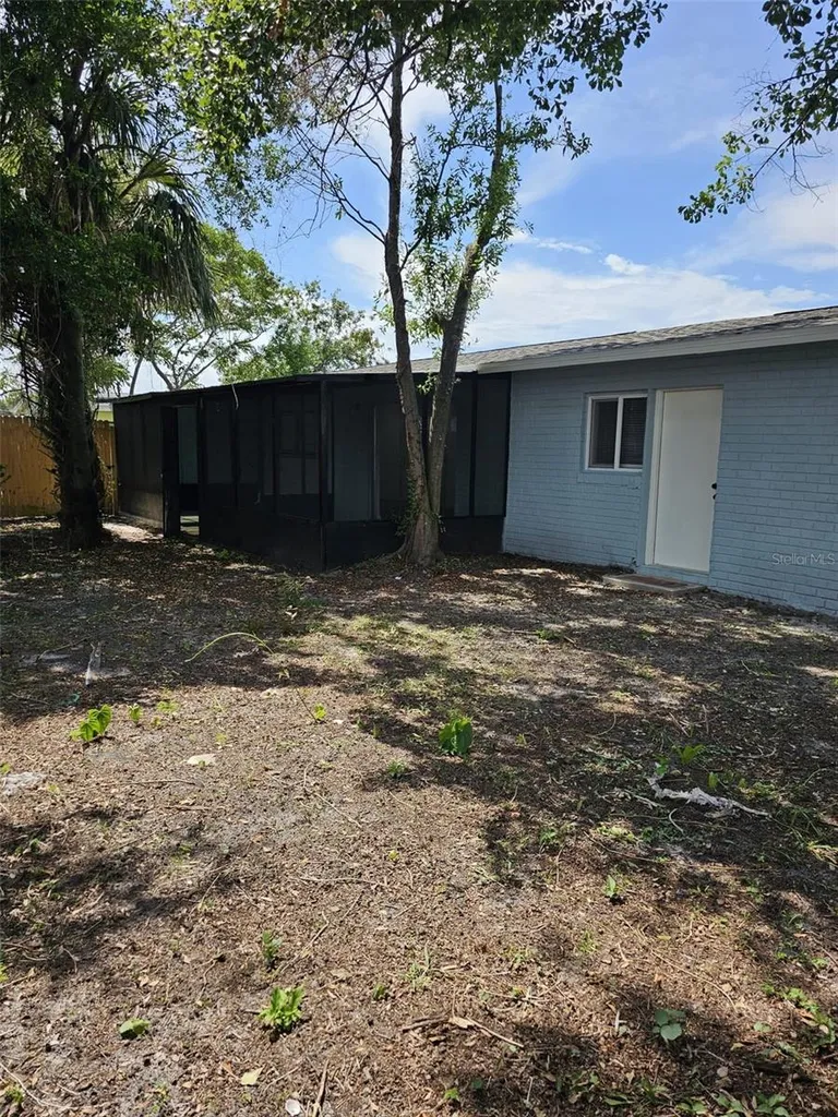 1216 Dickens Avenue Orlando FL 32809